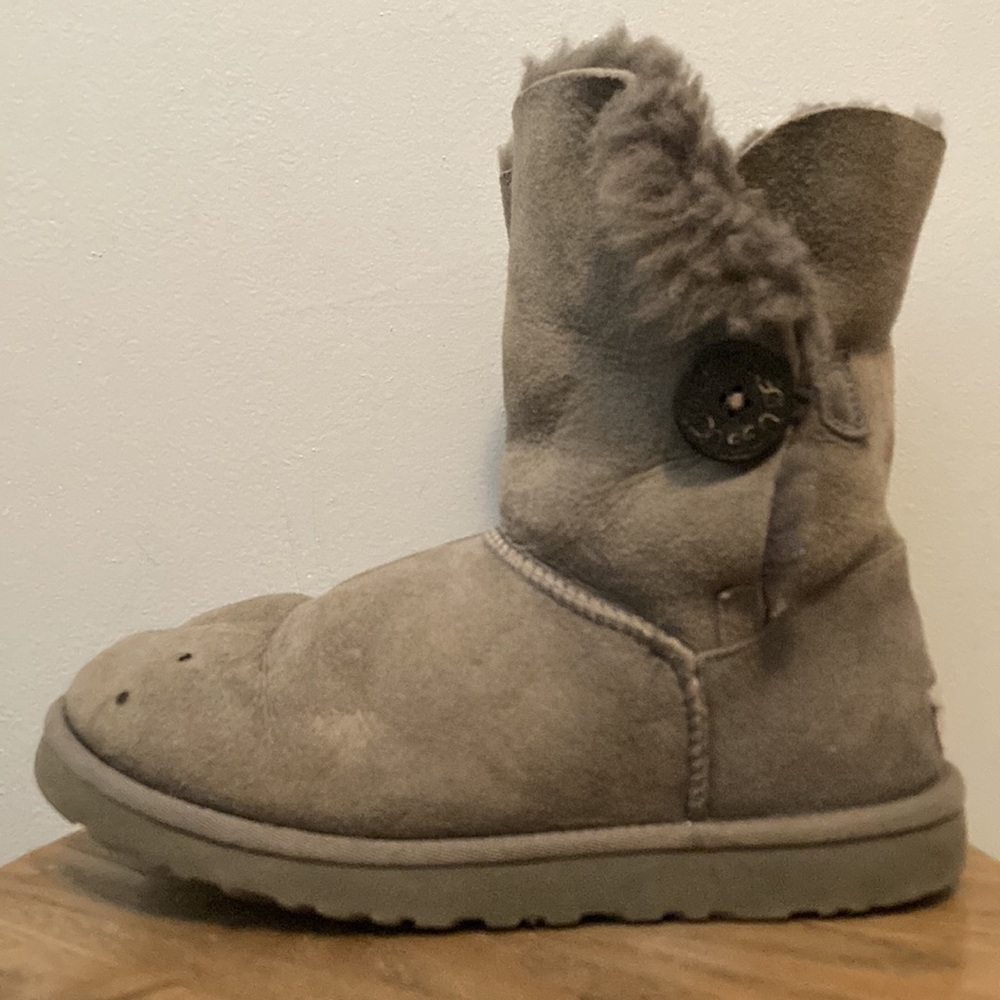 Ugg Bailey Button Gray Size 7 - image 5